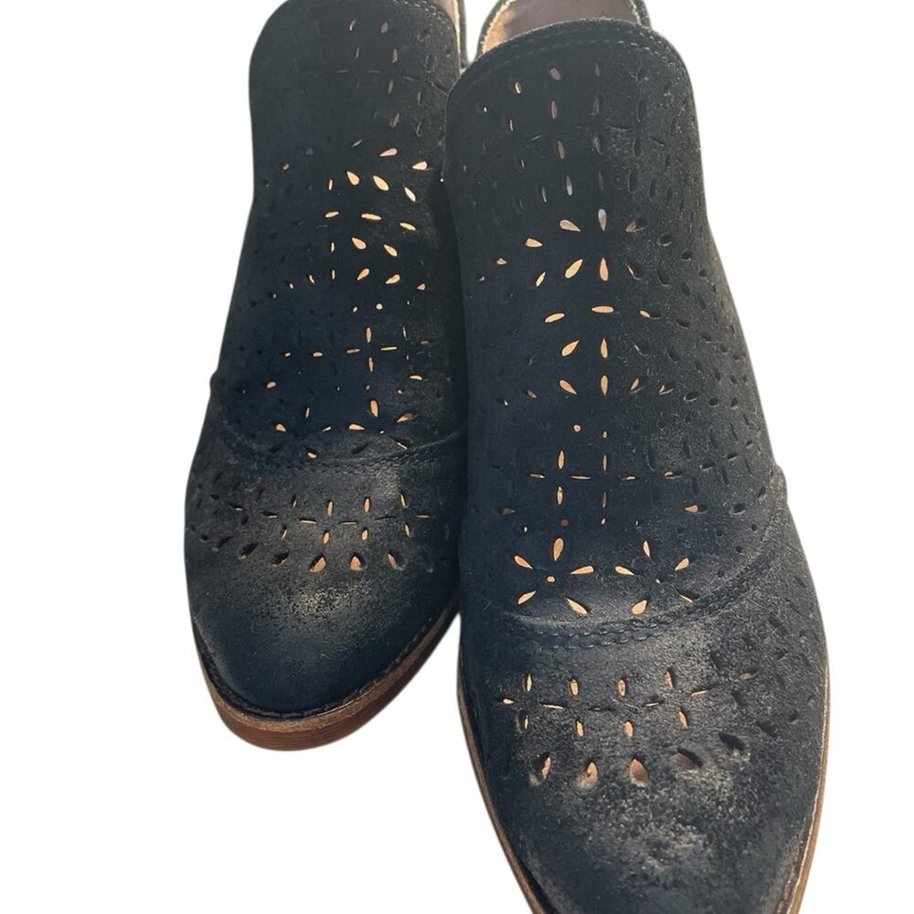 SOFFT Black Suede Laser Cut Booties 7.5 Perforated Western Block Heel Ankle EUC